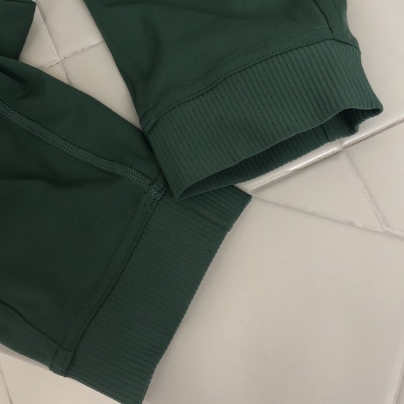 Lulu🍋 Algae Green Train Free High Rise Crop 23” Nulux size 6 - Picture 11 of 12